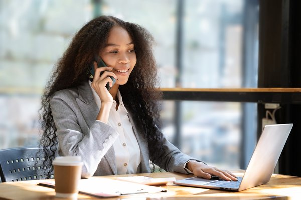 Découvrez comment l'annuaire inverse facilite l'identification des appelants